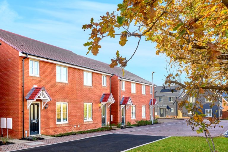 Taylor Wimpey celebrates sell-out success at Warsash development