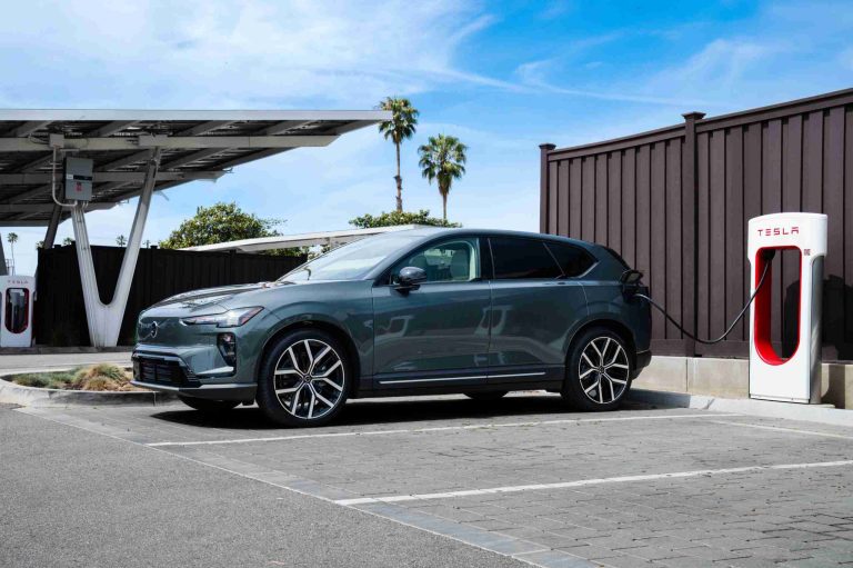 Volvo Cars Expands Fast Charging Access For EV Drivers With Tesla Superchargers