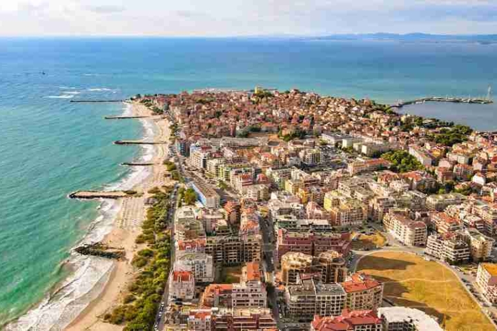 845338-boj_central_beach_town_of_pomorie_1285034374_getty.jpg