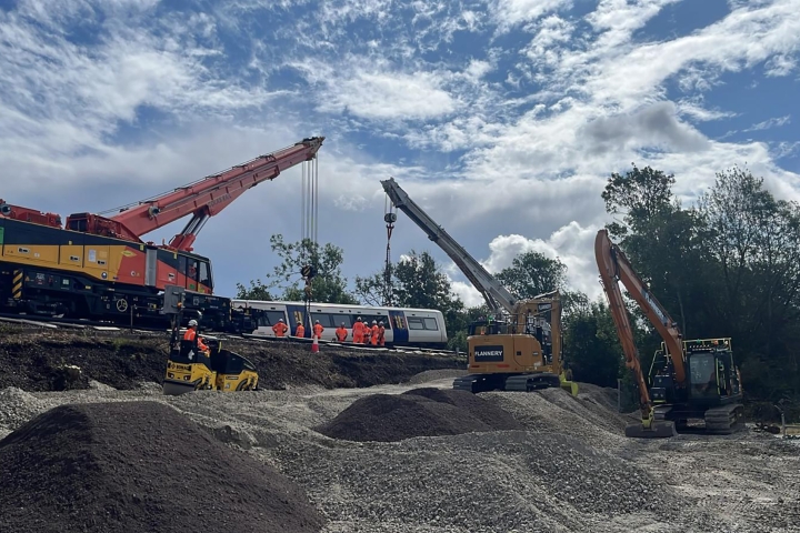 First-carriage-lift-at-Lewes-Network-Rail.jpg